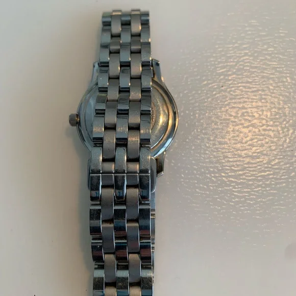 Authentic Gucci Timeless Watch - Picture 3 of 4